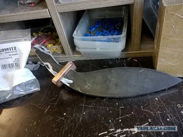 Как сделать топор таким, чтобы его можно было подарить?