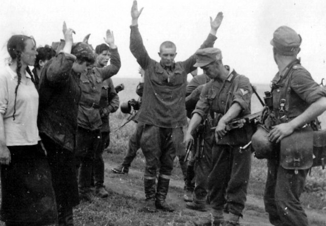 Советские женщины-военнослужащие в плену