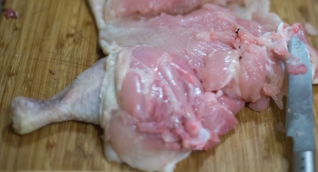 Куриная тушка (рулет) лишенная скелета (poulet désossé)  