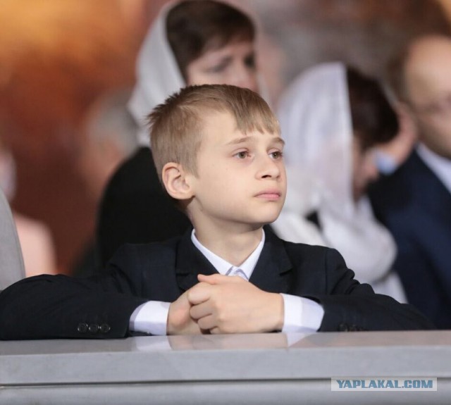 Сбежавший банкир и бывший друг Путина выложил фото его дочерей