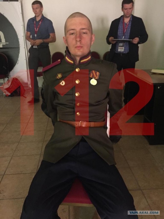 Видео с камер: 22-летний курсант Никита Ерошенко бросается с автоматом на служебный автомобиль ФСО перед парадом