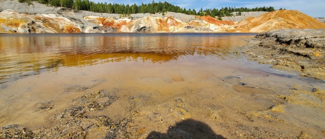 "Роскосмос" показал фотографию кратера на Марсе