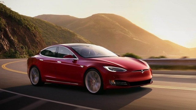 Автопилот Tesla Model S 2019 не справился с управлением и стал причиной гибели двух пассажиров