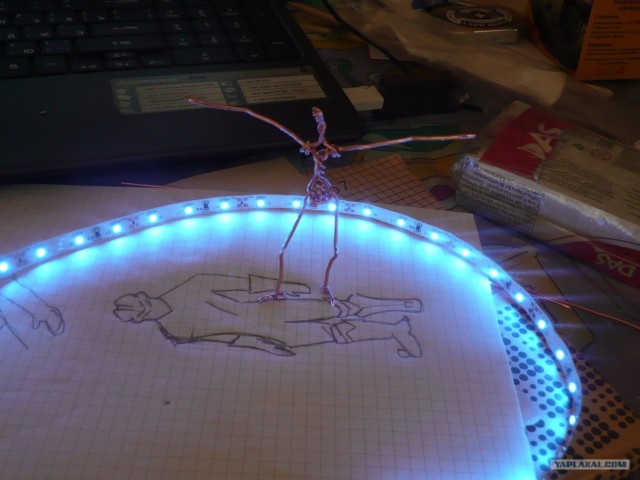 Айзек Кларк.