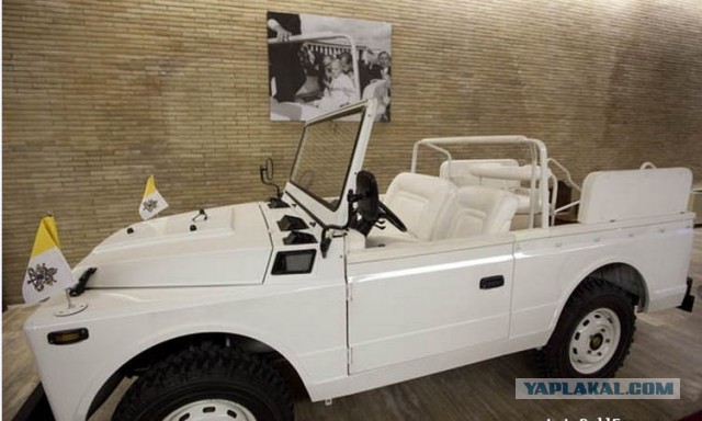 У гроба Папы Иоанна Павла II