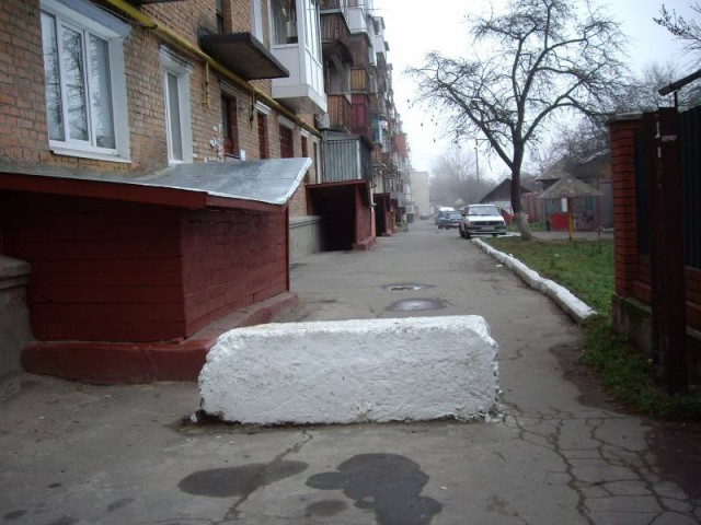 Наглость 80 уровня или оригинальный гараж в многоквартирном доме?