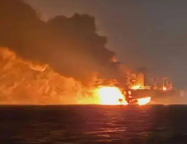 Два нефтяных танкера российского "теневого флота" взорваны в Черном море