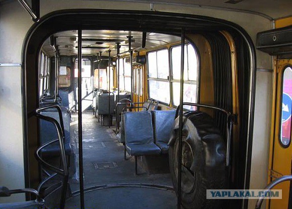 А кто еще поджимал ноги на поворотах