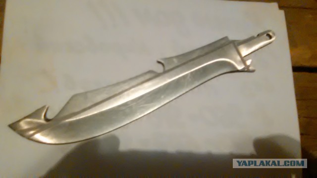 Нож с рукоятью полосатой
