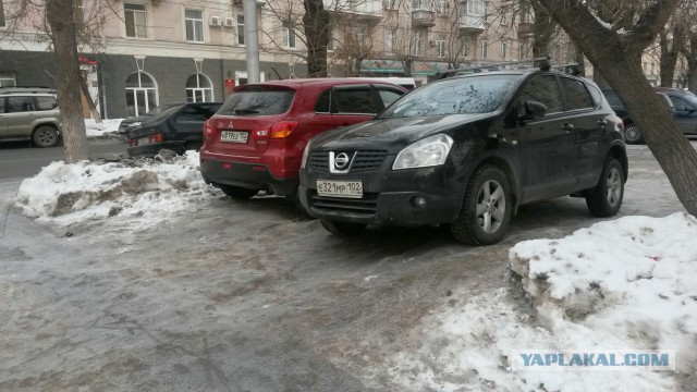 Уфимка отомстила автовладельцам за парковку на тротуаре