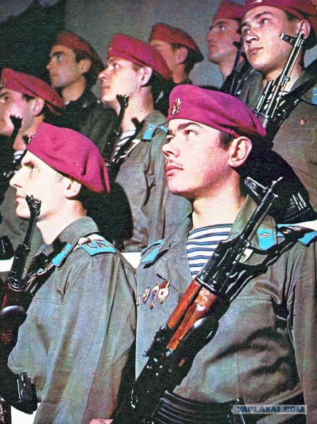 Головные уборы армий мира