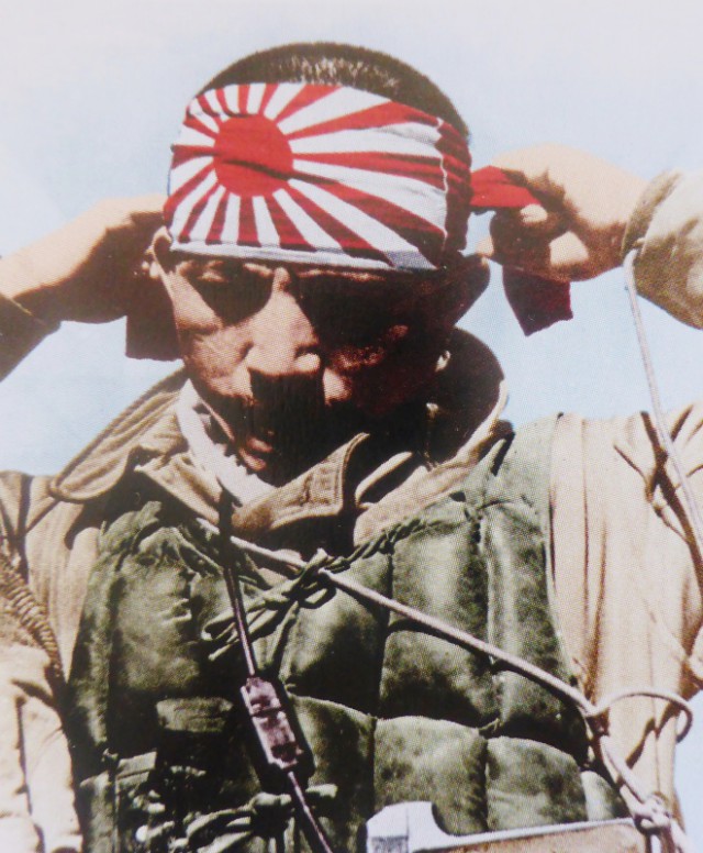 Атака камикадзе, 1944 год