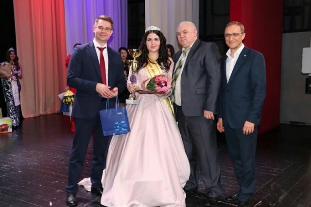 Краса полиции с любимым папой