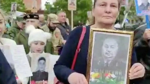 Портрет деда Зеленского пронесли на акции «Бессмертный полк» в Донецке