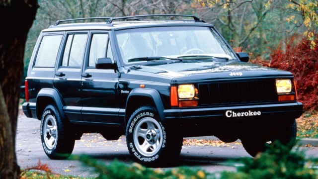 Мотор от Renault, два моста без рамы и вторая жизнь в Китае: история Jeep Cherokee XJ