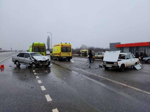 На 18-м км дороги Белгород – М4 «Дон» 2105 не уступил пятнашке...