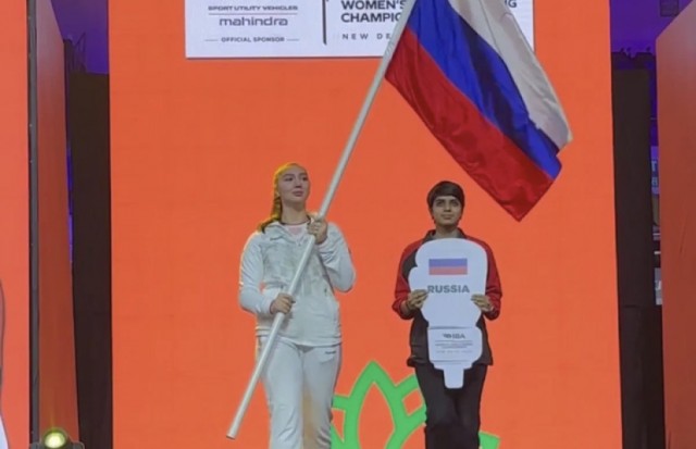 Женская сборная России по боксу вышла на церемонию открытия чемпионата мира в Нью-Дели с российским флагом