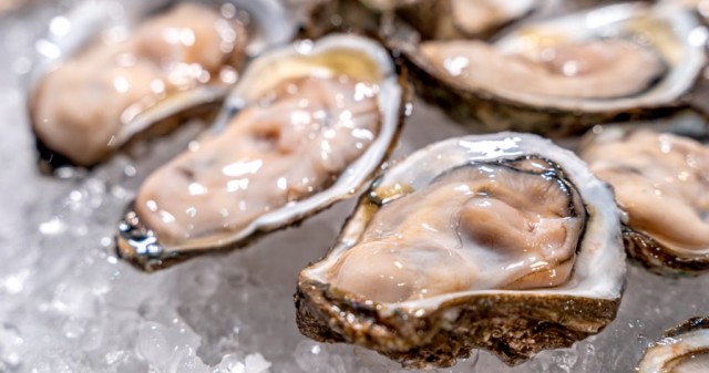 Беда пришла жуткая, откуда не ждали... Москвичи на три года могут остаться без устриц