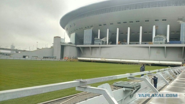 Как на мадридском стадионе Santiago Bernabéu футбольное поле убирают в шестиэтажную подземную теплицу с искусственным освещением