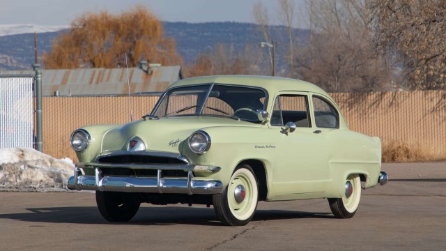 Необычные двери автомобиля Kaiser Darrin 1954 года