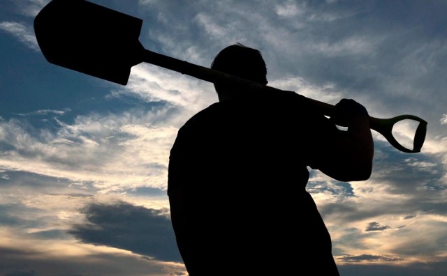 Если нет отопления, можно обложиться вибраторами и нормально себе греться