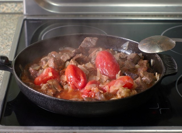 Гуляш с гречкой