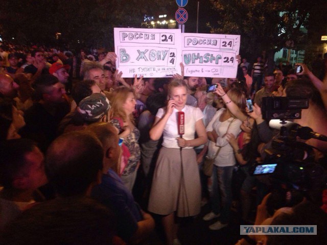 Разгон майдана в Ереване водометами