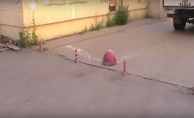 Агрессивный водитель избил активистку "Стоп-хам"