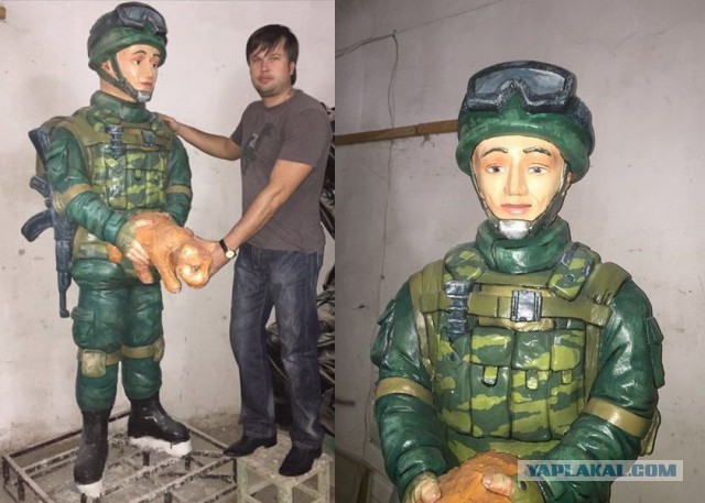 Памятник "Вежливые люди" подвергся нападению вандалов