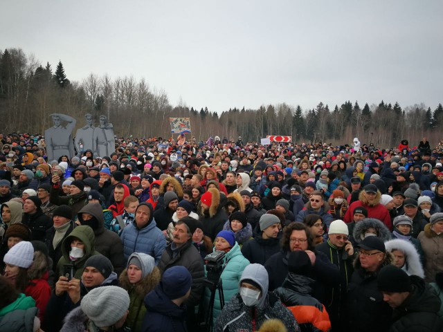 В Волоколамске жители вышли на митинг против свалки. Власти вызвали ОМОН