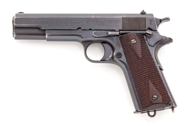 Первый в ряду "Кольтов": Colt M1900