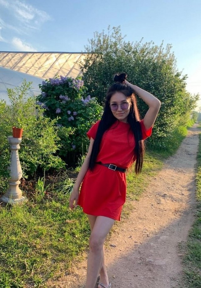 А что там женщины? Чем занимаются? И во что одеваются?