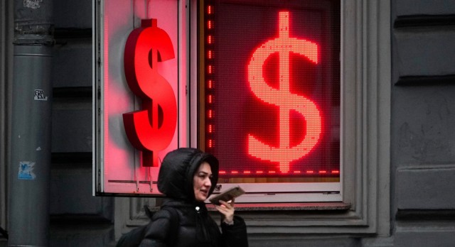 К чему приведет рост курса доллара выше 110 рублей: ответ экономиста