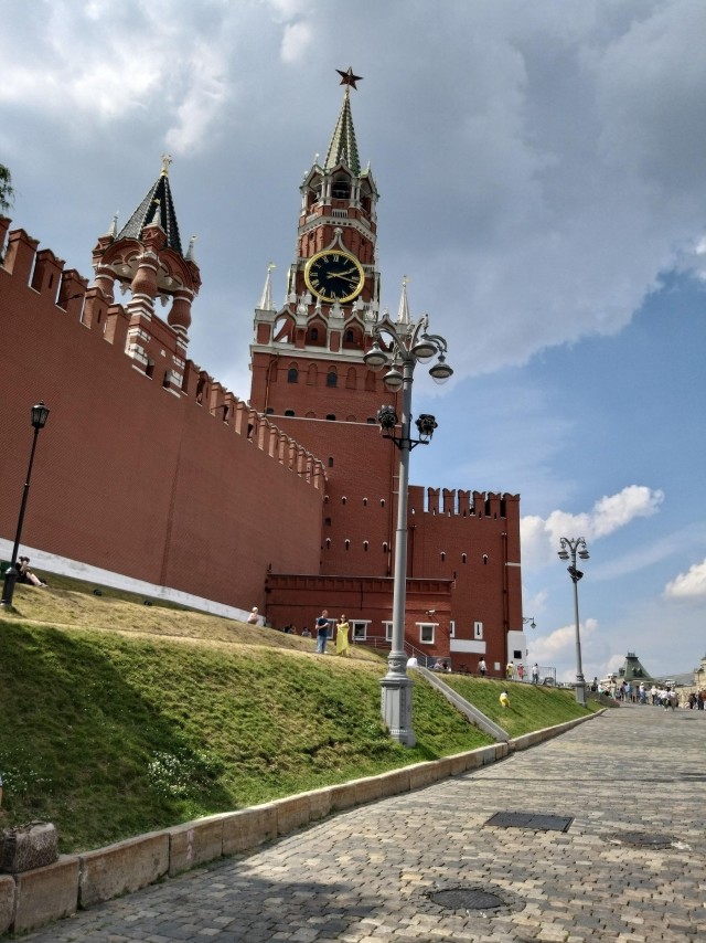 Просьба мужчин проходить мимо