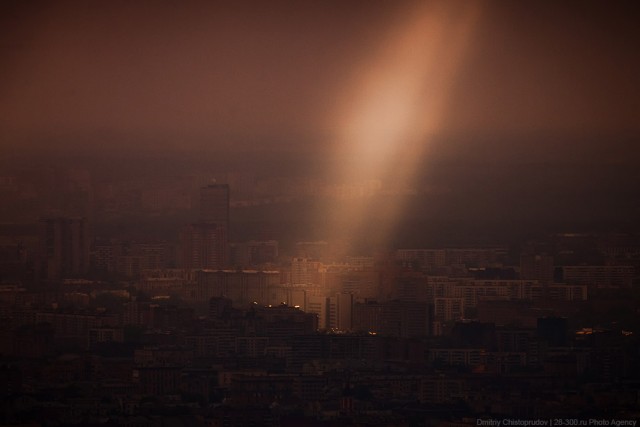 Необычный рассвет над Москвой