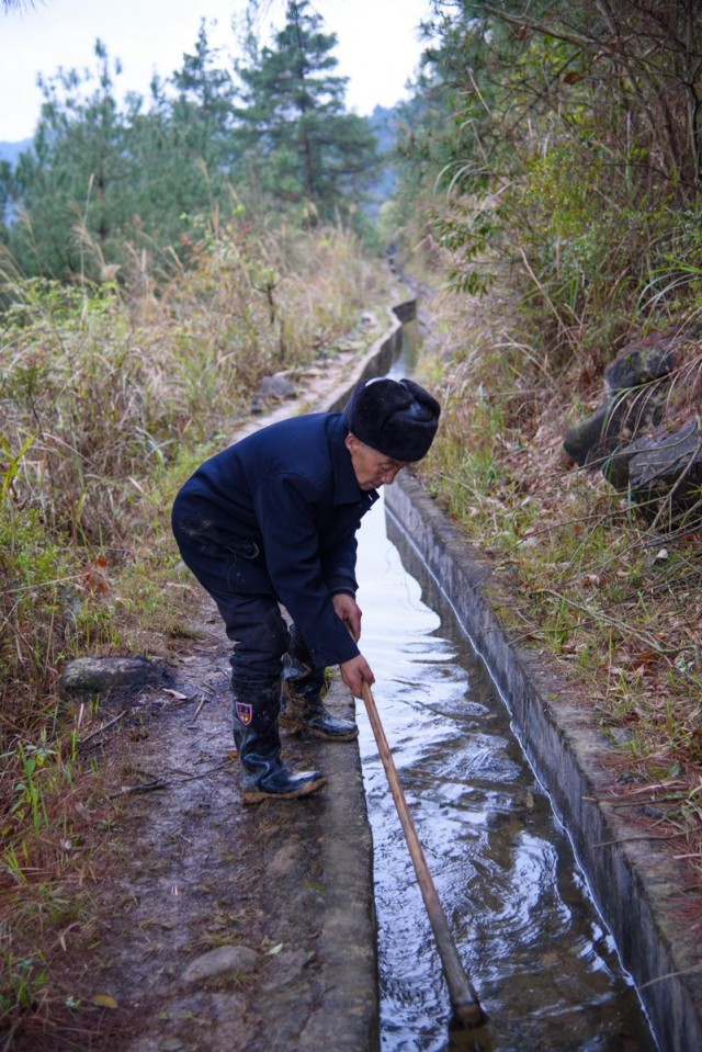 Терпение и труд. Китаец потратил 36 лет на рытьё канала на склоне горы