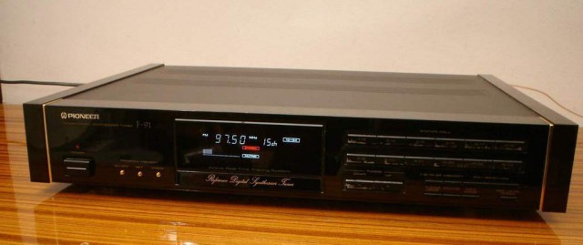 Неоновая Аудиофилия. FM -тюнеры. Что это и с чем едят