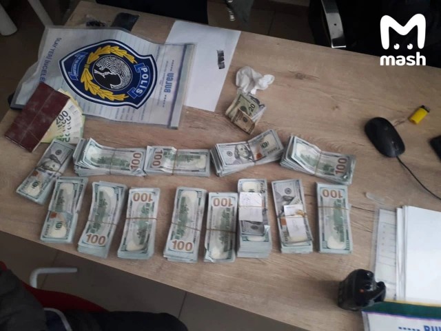 Российские спасатели в Турции нашли деньги