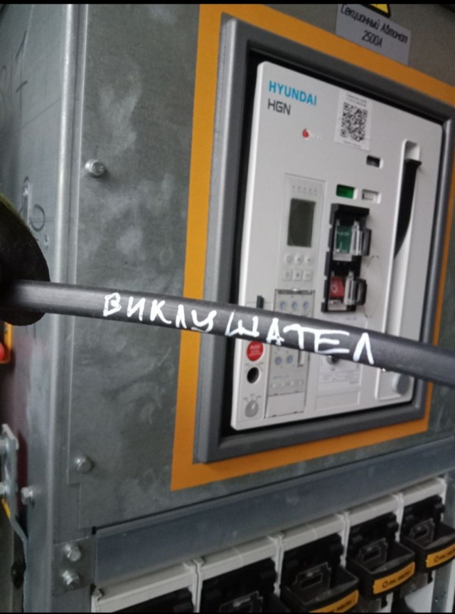 «А кто будет учить эти 100 тысяч инженеров?!» Когда в России синие воротнички реально станут популярнее курьеров