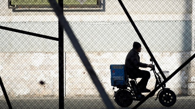 В Москве и Петербурге резко упал спрос на линейный персонал в ритейле