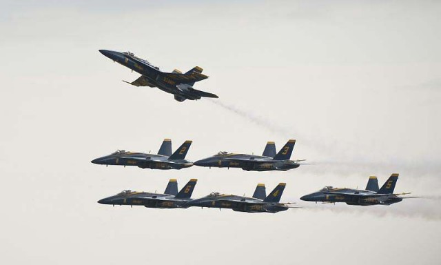 Шоу пилотажной группы Blue Angels