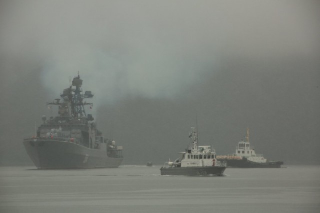 Отряд кораблей ТОФ ВМФ России на военно-морской базе Морских сил самообороны Японии в Майдзуру