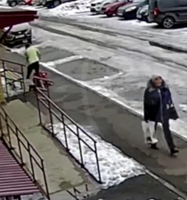 В Новочебоксарске мать второклассника не оценила его игр с ровесниками и избила их