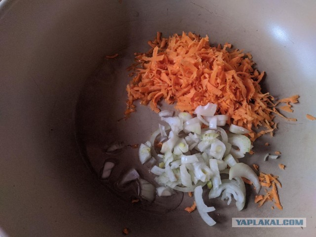 Лепешка, с грибами и сыром.