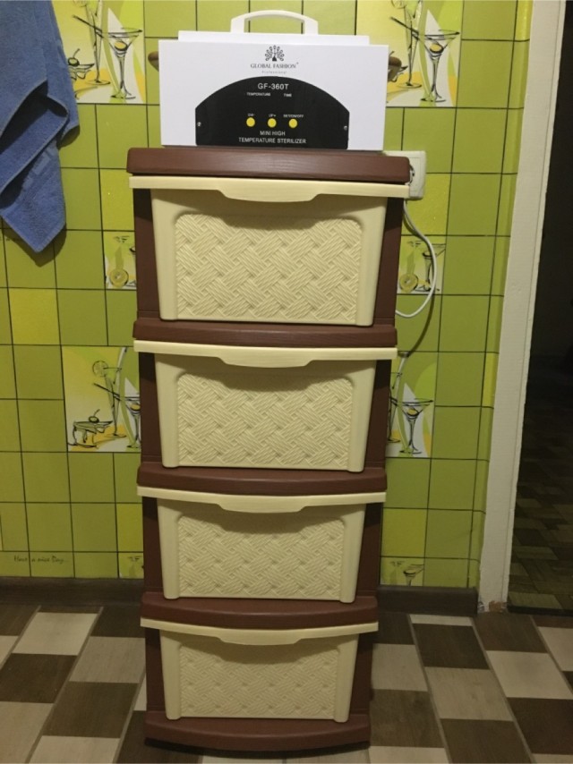 Девушкам всегда мало