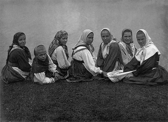 "Балы, красавицы, лакеи, юнкера, и вальсы Шуберта, и хруст французской булки"