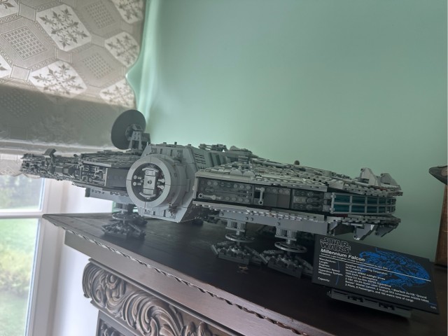 LEGO представила новый набор «Звезда смерти» с 9023 деталями и 38 минифигурками