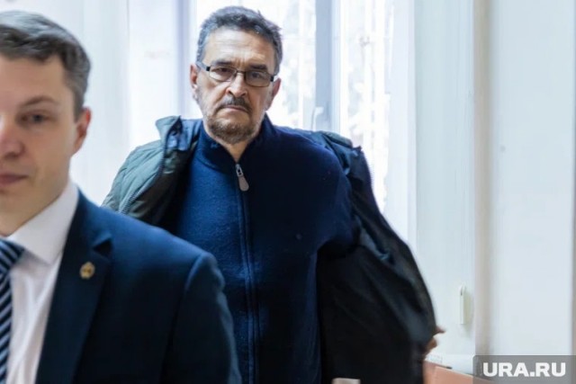 Екатеринбуржцу Александру Неустроеву*, обругавшему мальчика в шапке с Z, вынесли новый приговор