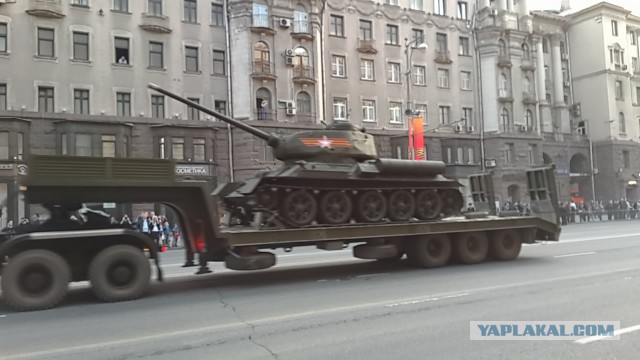 Проход техники. Москва, Тверская 29 апреля