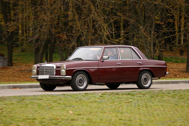 Билет в бизнес-класс 70-х: тест-драйв Mercedes-Benz W115